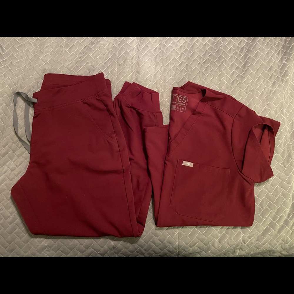 FIGS Scrubs Set